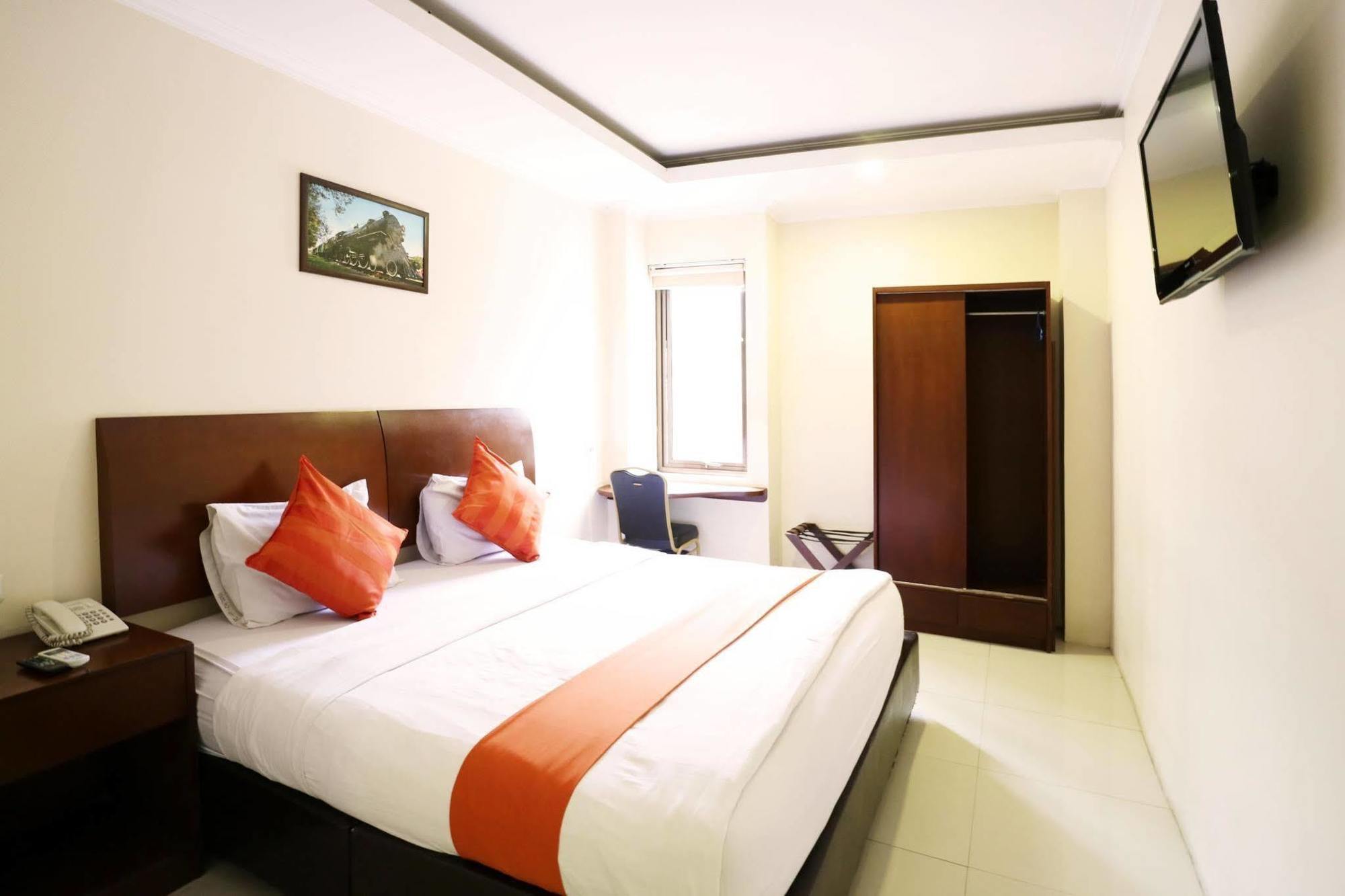 Hyper Inn Bandung Buitenkant foto