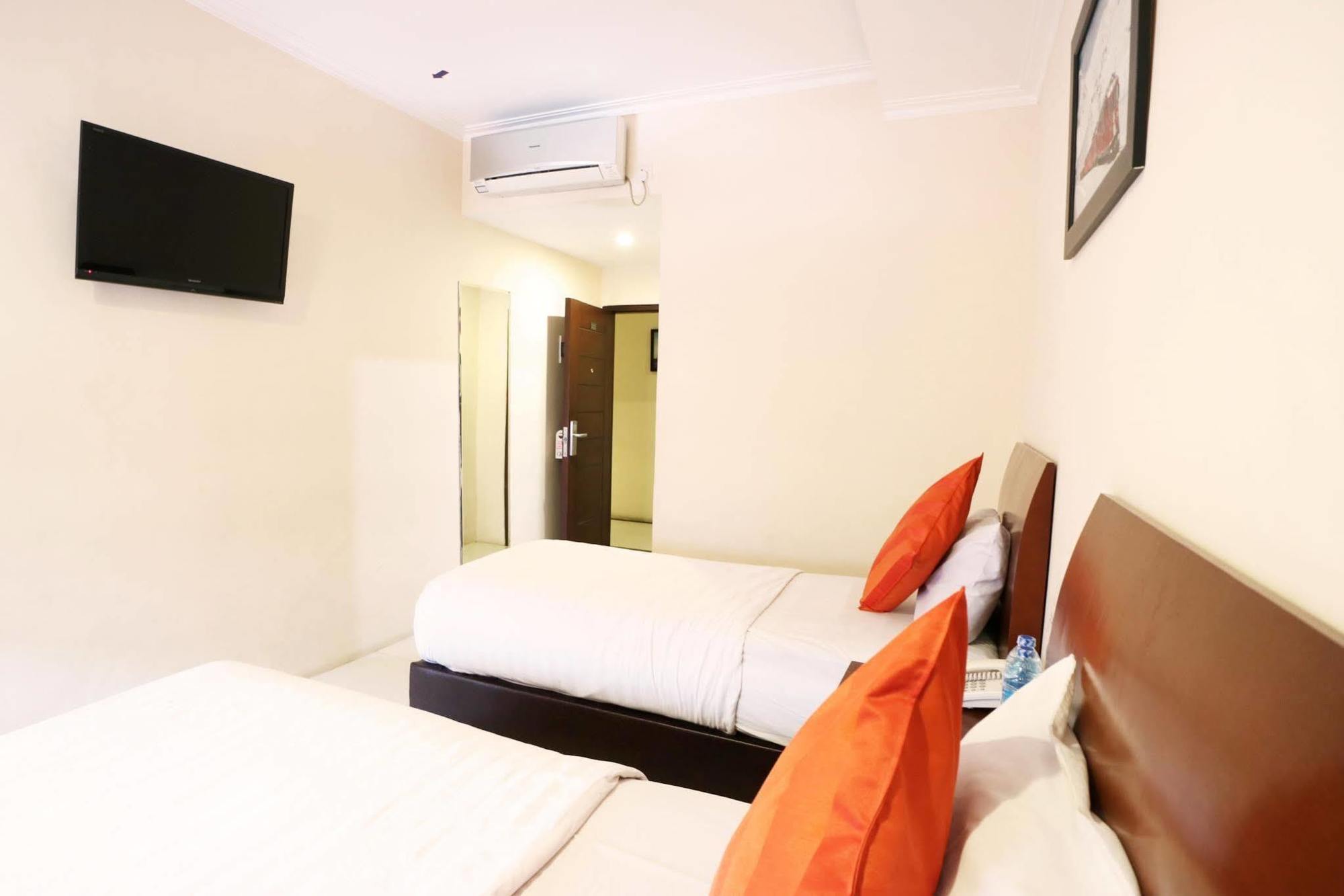 Hyper Inn Bandung Buitenkant foto