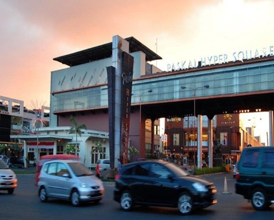 Hyper Inn Bandung Buitenkant foto